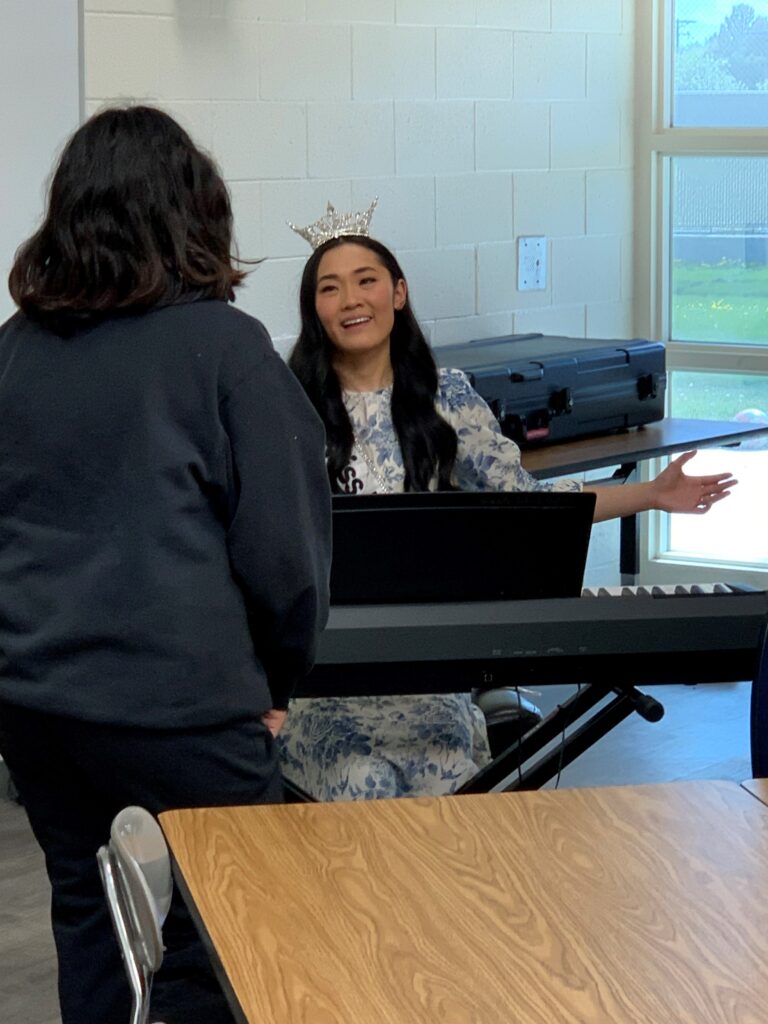 Miss Utah 2023 playing keyboard.